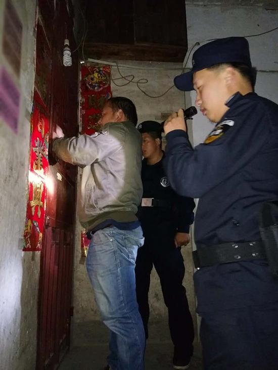 延边粗心妈妈误将幼女锁家中 